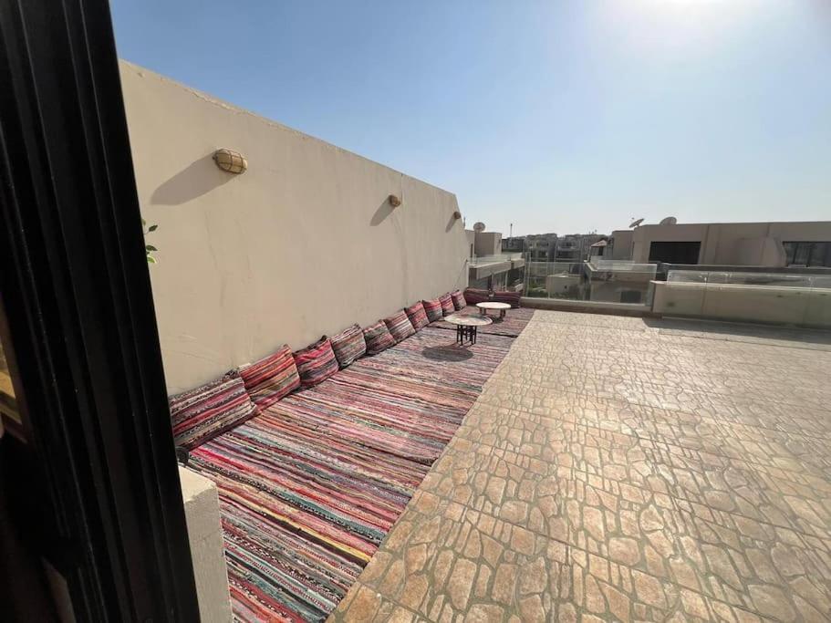 Chic In 4 Bed Penthouse In Midtown Compound, Auc Apartment
