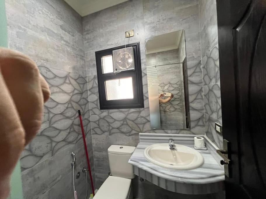 Chic In 4 Bed Penthouse In Midtown Compound, Auc Apartment *