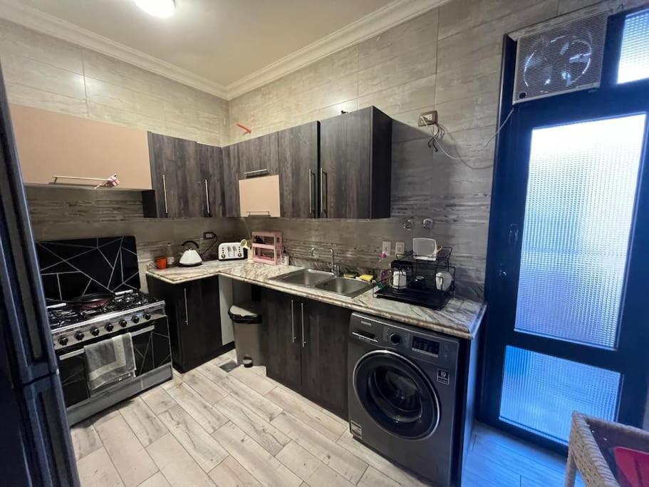 Chic In 4 Bed Penthouse In Midtown Compound, Auc Cairo