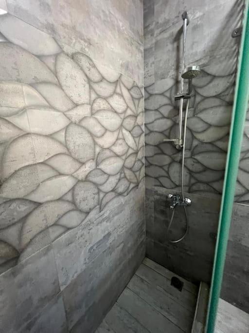 Chic In 4 Bed Penthouse In Midtown Compound, Auc