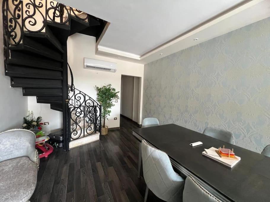 Apartment Chic In 4 Bed Penthouse In Midtown Compound, Auc