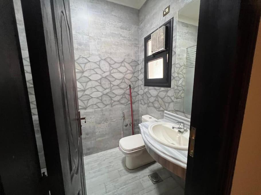 Chic In 4 Bed Penthouse In Midtown Compound, Auc Apartment Cairo