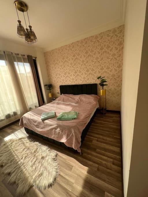 Chic In 4 Bed Penthouse In Midtown Compound, Auc *