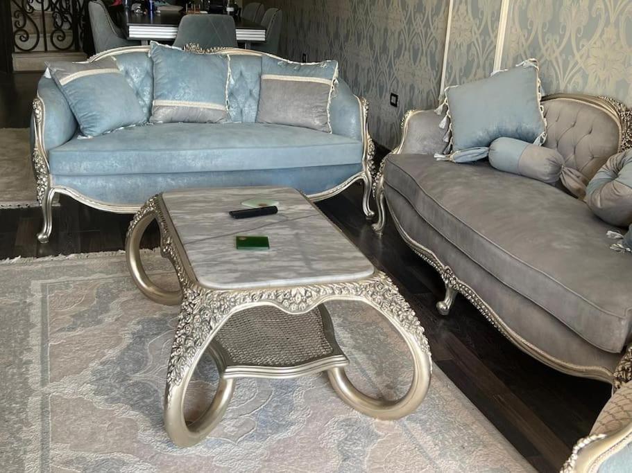Chic In 4 Bed Penthouse In Midtown Compound, Auc * Cairo