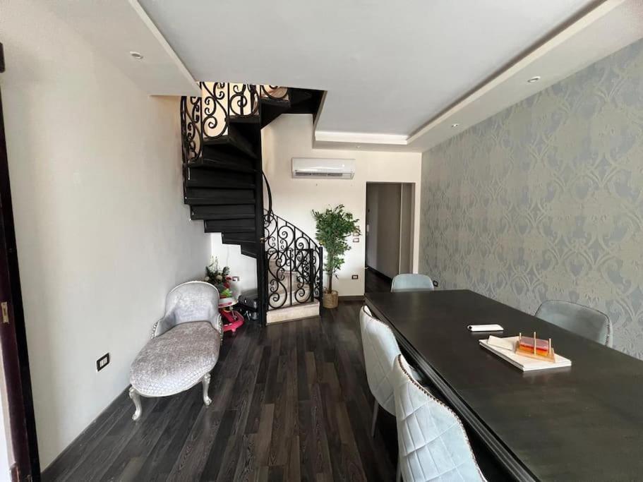 Apartment Chic In 4 Bed Penthouse In Midtown Compound, Auc