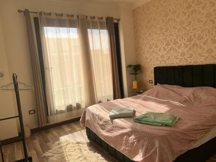 Chic In 4 Bed Penthouse In Midtown Compound, Auc *