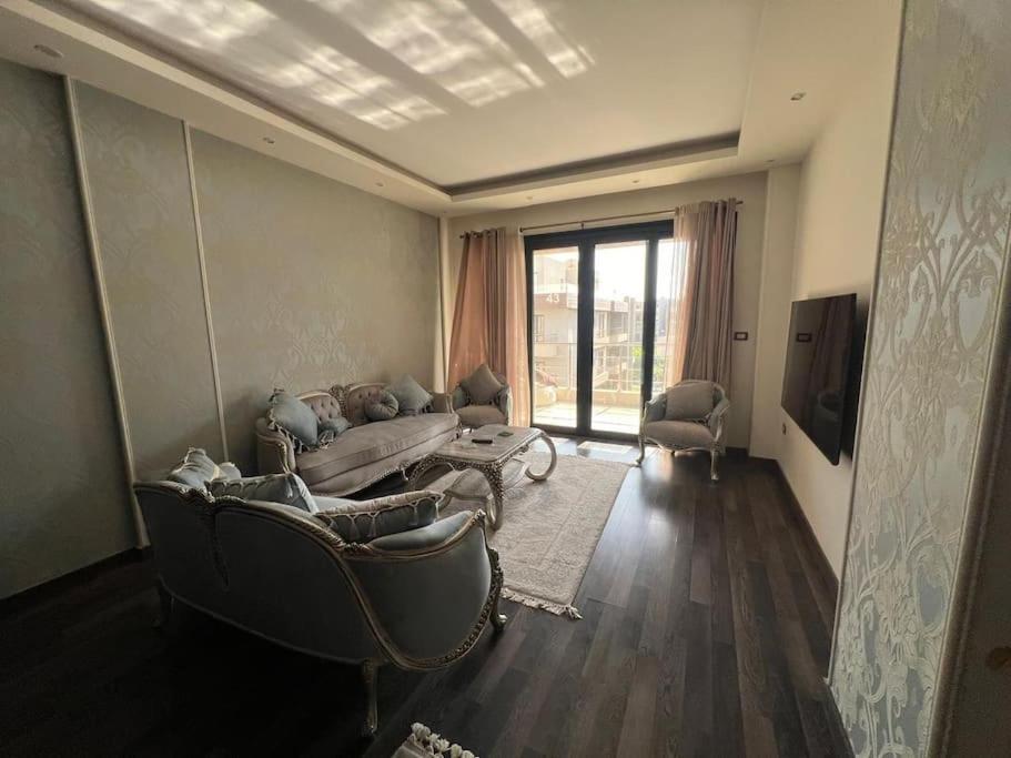 Apartment Chic In 4 Bed Penthouse In Midtown Compound, Auc