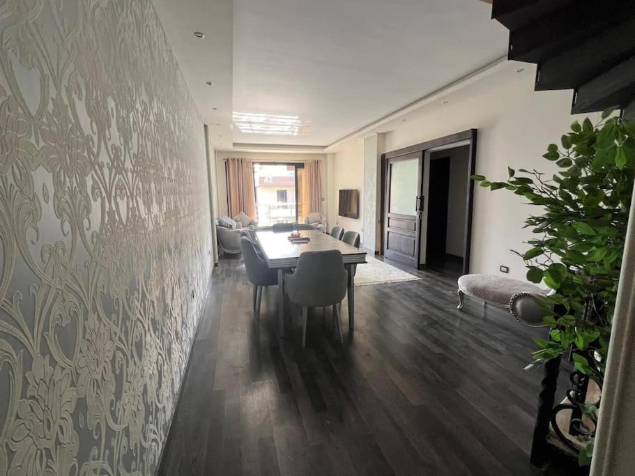 Apartment Chic In 4 Bed Penthouse In Midtown Compound, Auc *