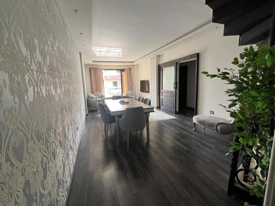 Apartment Chic In 4 Bed Penthouse In Midtown Compound, Auc Cairo