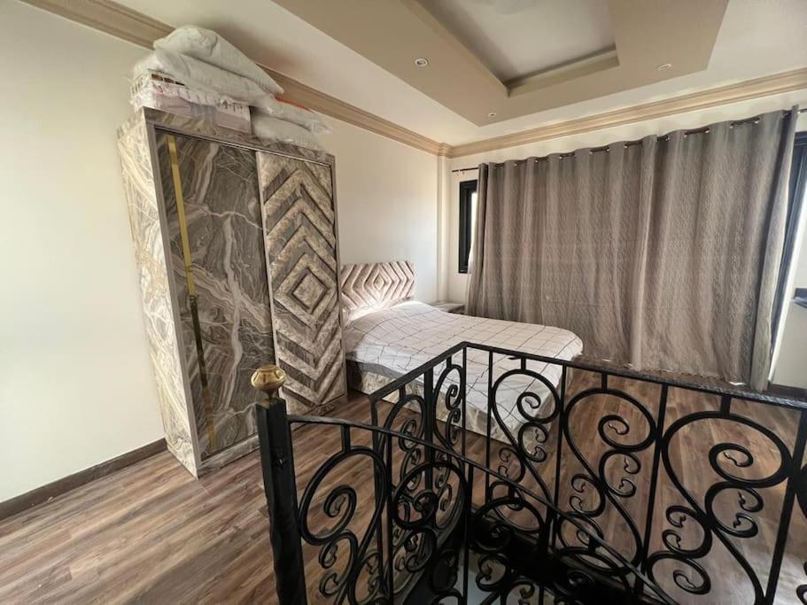 Chic In 4 Bed Penthouse In Midtown Compound, Auc Apartment Cairo
